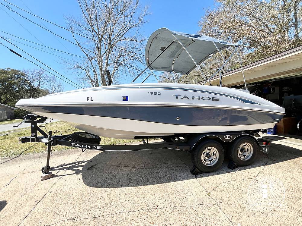Slide: The Image of Tahoe 1950 Deck Boat - 15233462