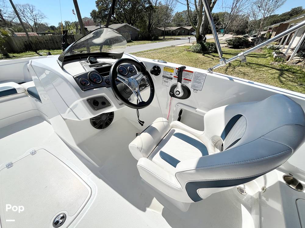 Slide: The Image of Captain's Chair - 15233504