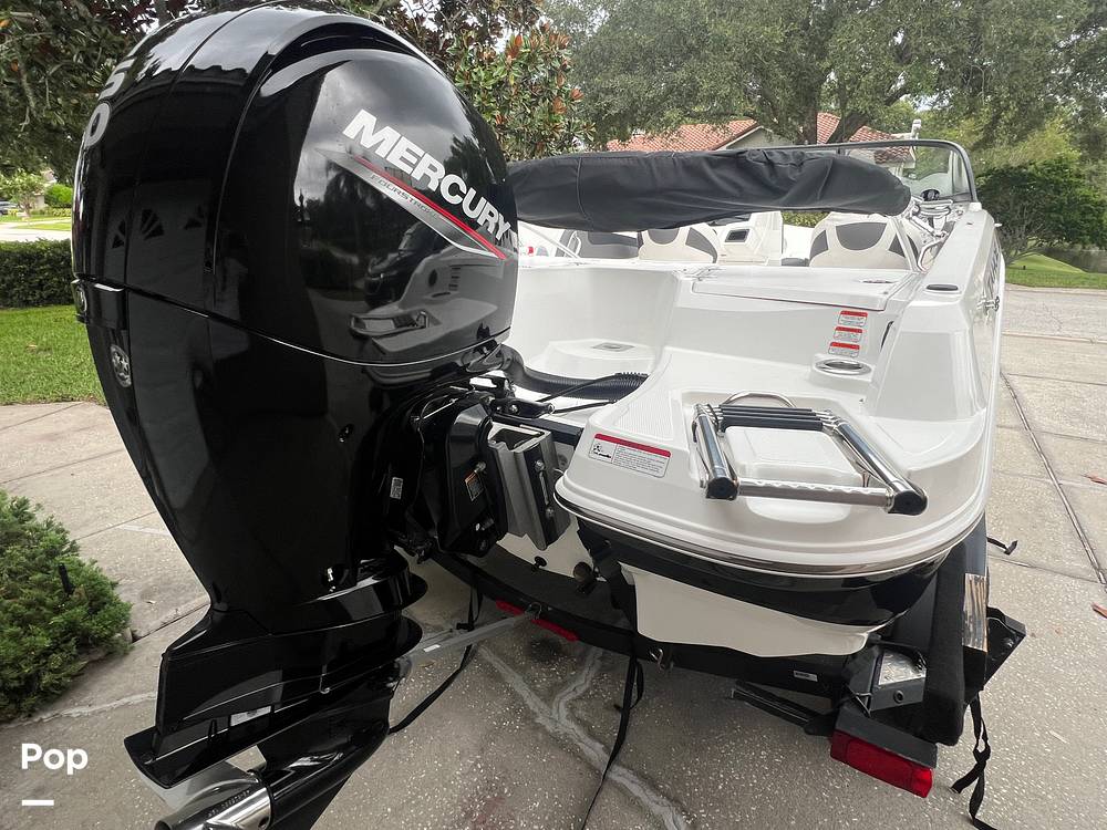 Slide: The Image of 150 HP Mercury Engine - 14642112