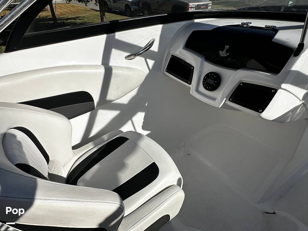 Slide: The Image of Tahoe 200S 2022 - 14861504