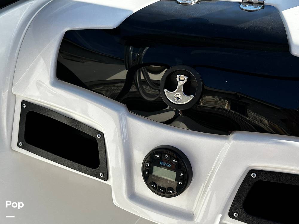 Slide: The Image of Tahoe 200S 2022 - 14861505