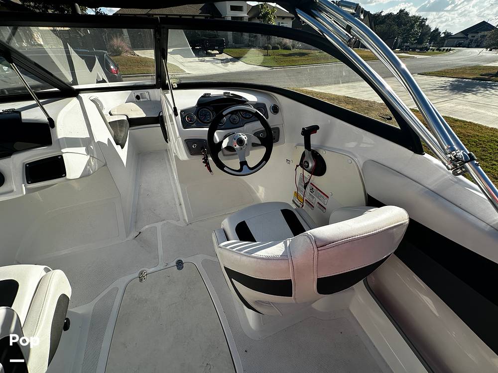 Slide: The Image of Tahoe 200S 2022 - 14861511