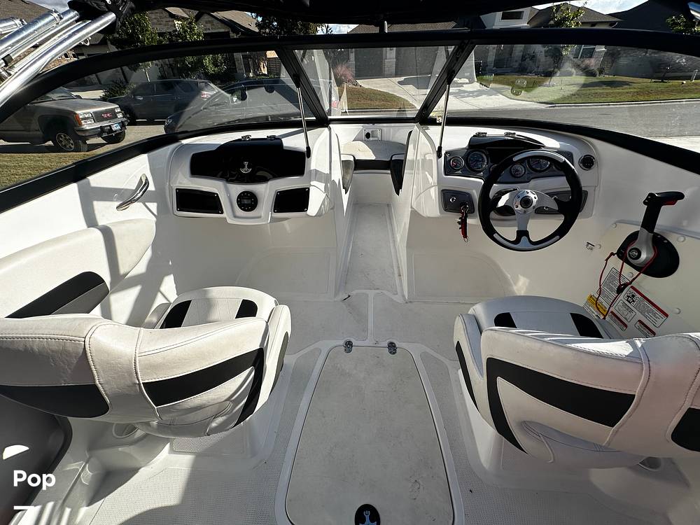 Slide: The Image of Tahoe 200S 2022 - 14861512