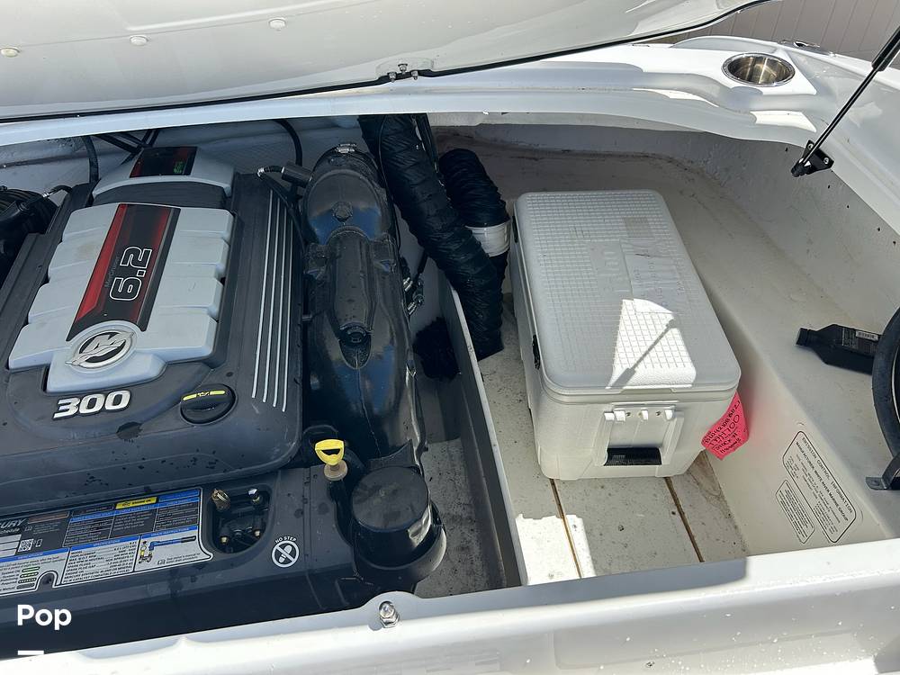 Slide: The Image of Engine Compartment - 13979074