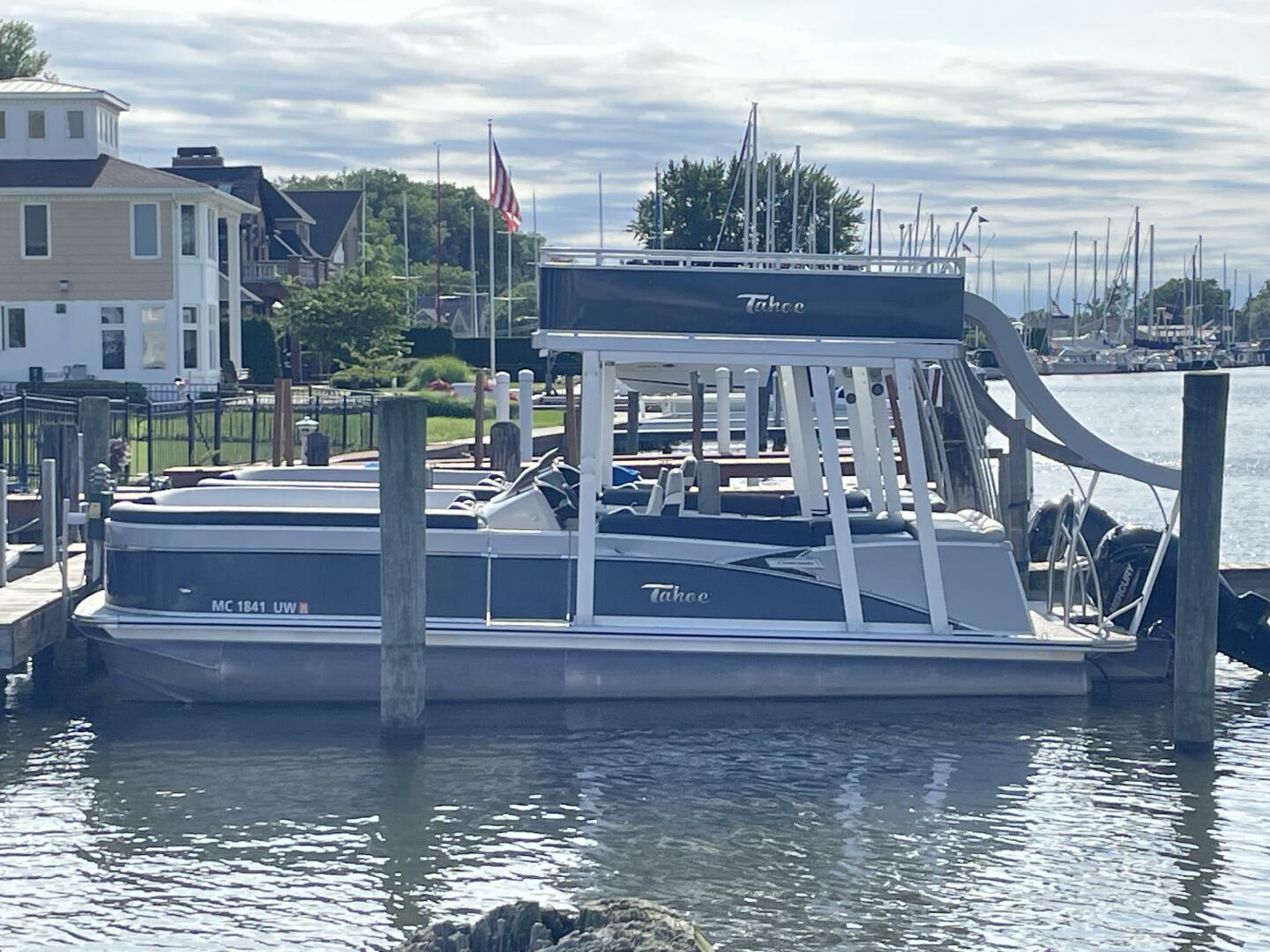 Slide: The Image of Tahoe Cascade 2585 Funship 2023 - 4905090