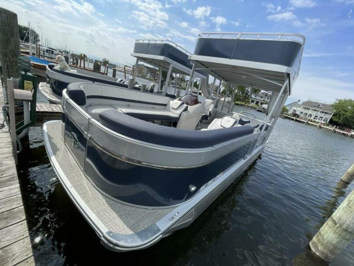 Slide: The Image of Tahoe Cascade 2585 Funship 2023 - 4905098