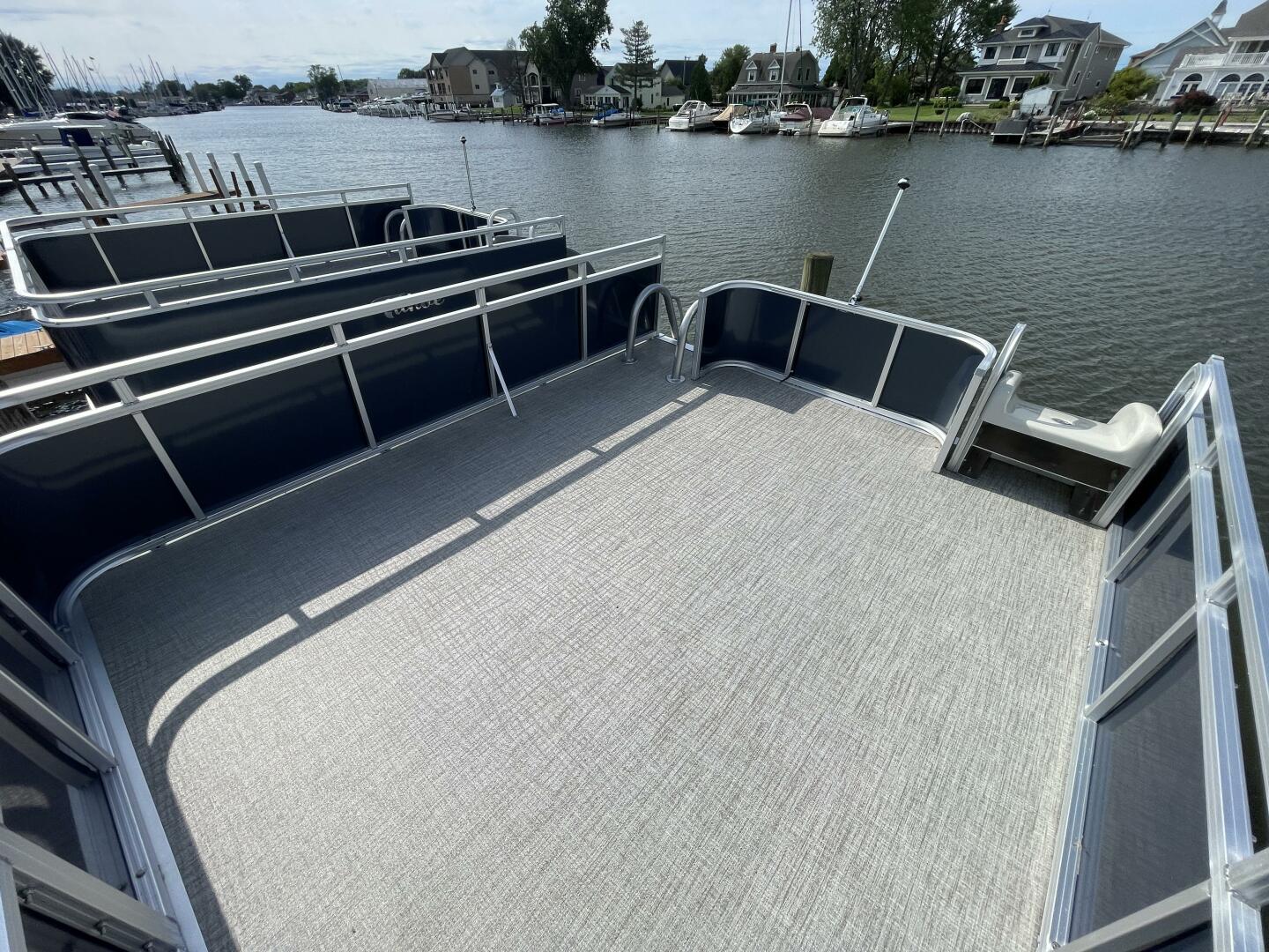 Slide: The Image of Tahoe Cascade 2585 Funship 2023 - 4905119