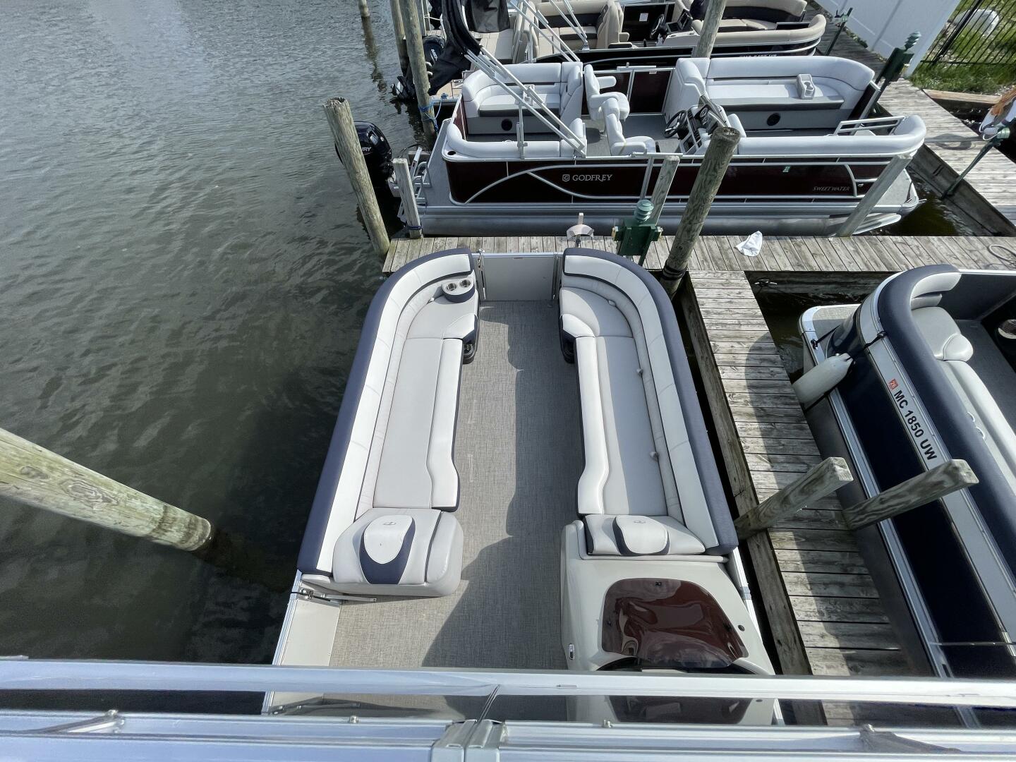 Slide: The Image of Tahoe Cascade 2585 Funship 2023 - 4905118