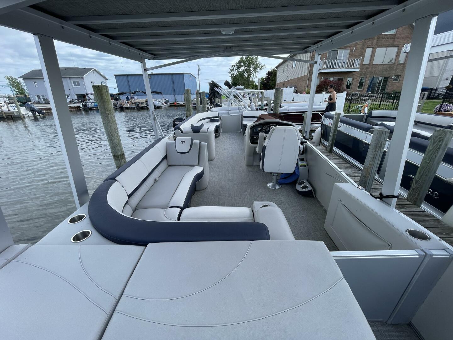 Slide: The Image of Tahoe Cascade 2585 Funship 2023 - 4905125