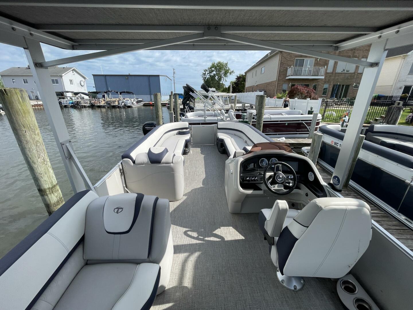 Slide: The Image of Tahoe Cascade 2585 Funship 2023 - 4905108