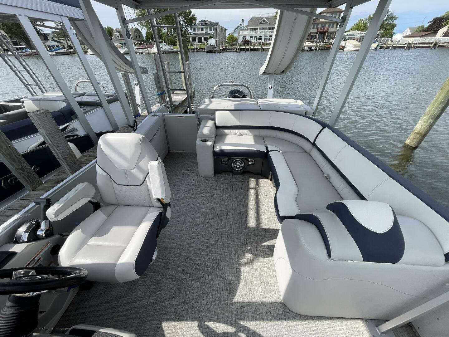 Slide: The Image of Tahoe Cascade 2585 Funship 2023 - 4905123