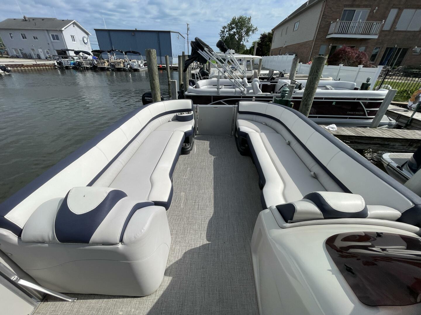 Slide: The Image of Tahoe Cascade 2585 Funship 2023 - 4905102