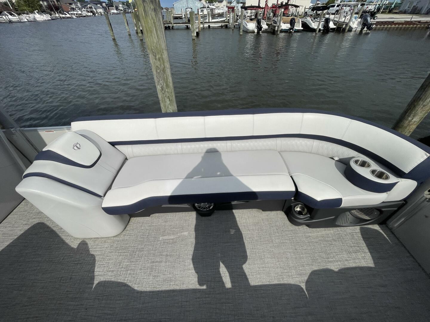 Slide: The Image of Tahoe Cascade 2585 Funship 2023 - 4905101
