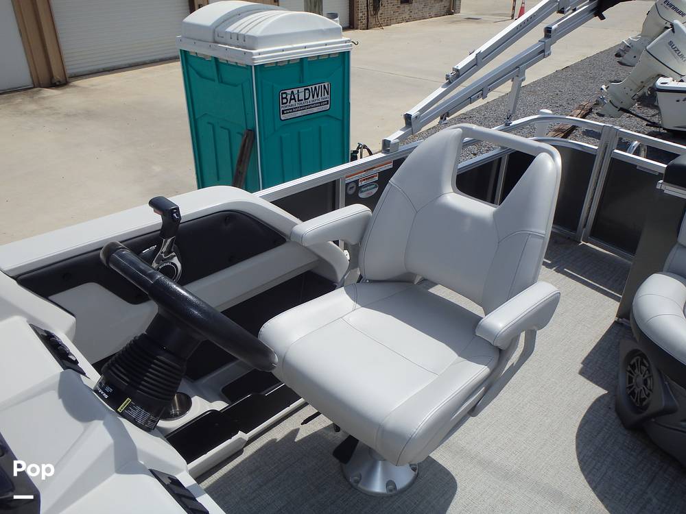 Slide: The Image of Captain's Chair - 13182342