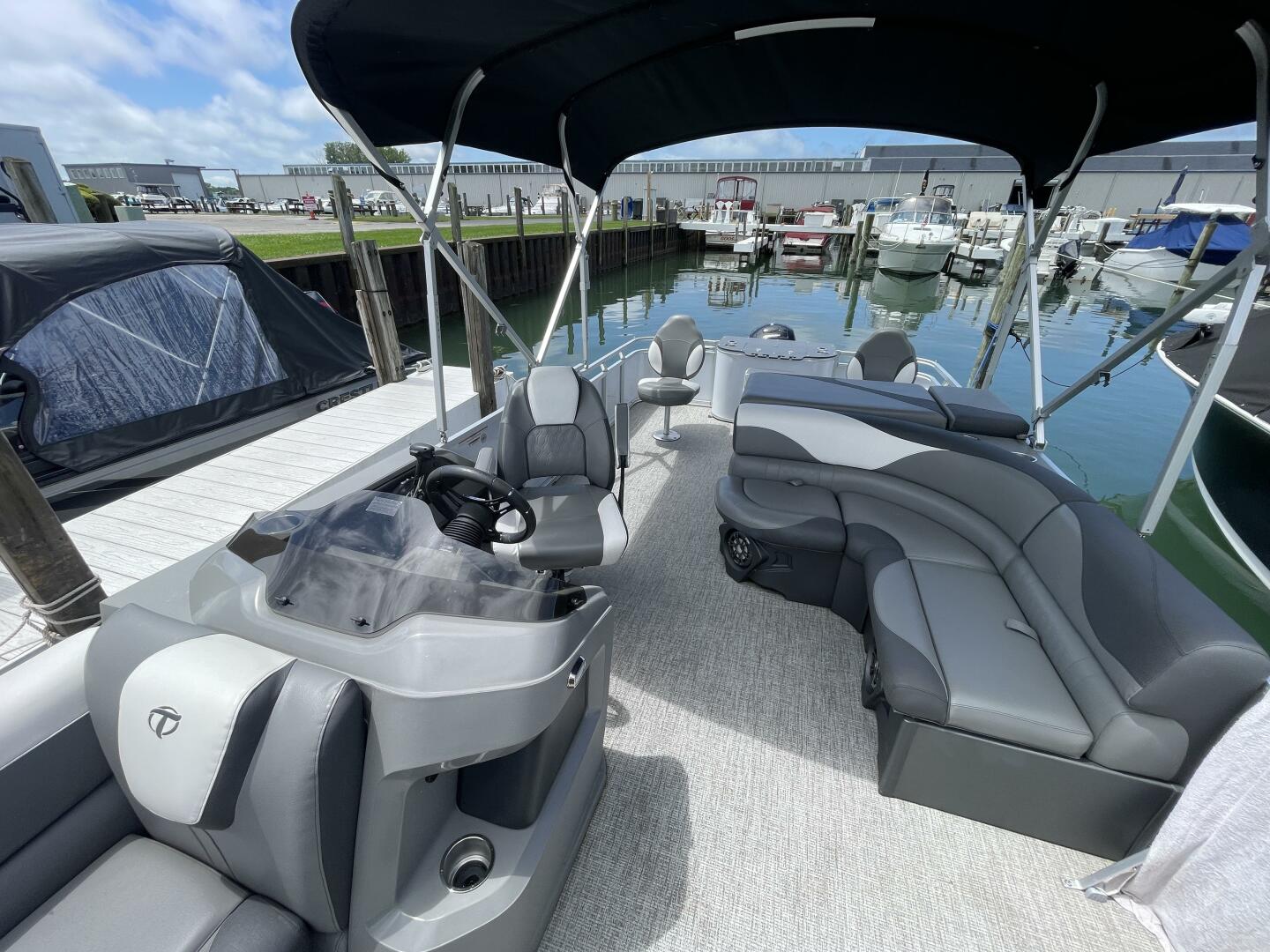 Slide: The Image of Tahoe LTZ 2385 Rear Fish 2023 - 10