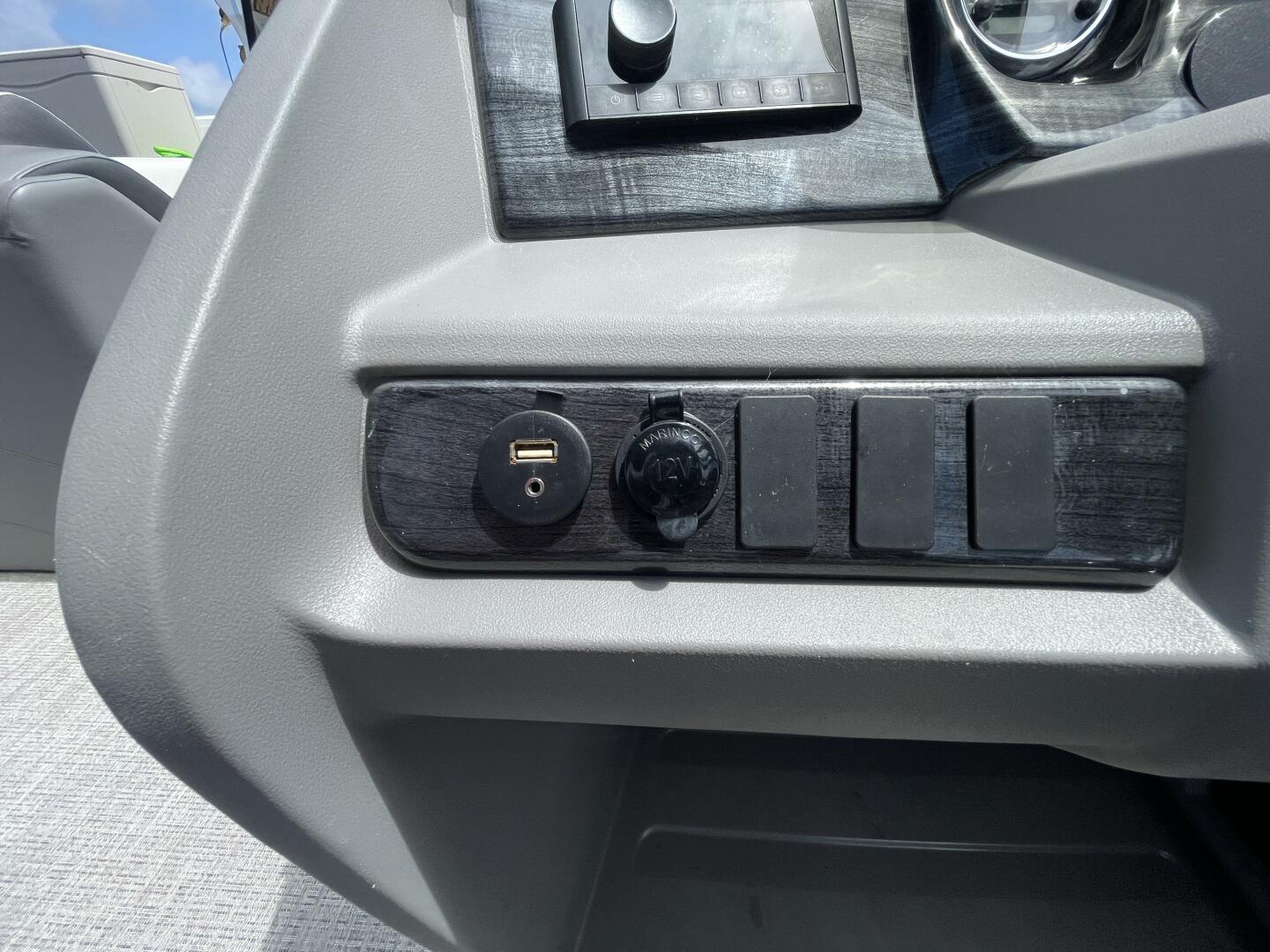 Slide: The Image of Tahoe LTZ 2385 Rear Fish 2023 - 15