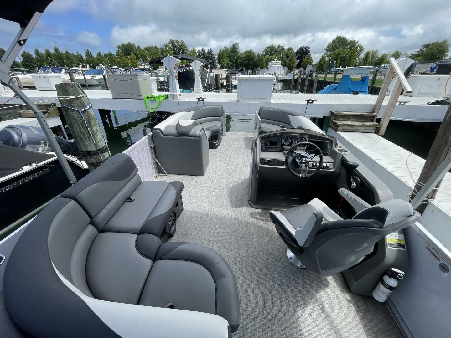 Slide: The Image of Tahoe LTZ 2385 Rear Fish 2023 - 17