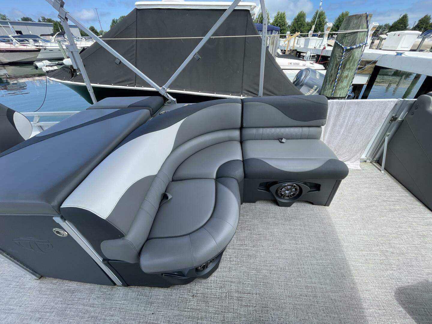 Slide: The Image of Tahoe LTZ 2385 Rear Fish 2023 - 18