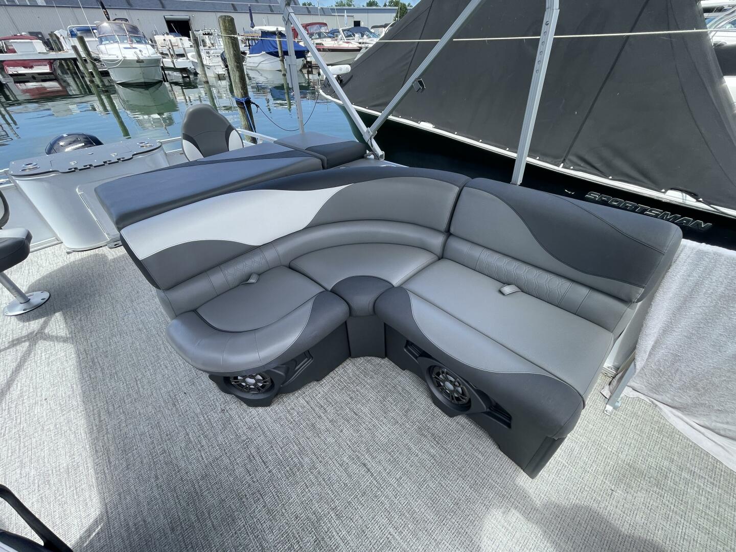 Slide: The Image of Tahoe LTZ 2385 Rear Fish 2023 - 19