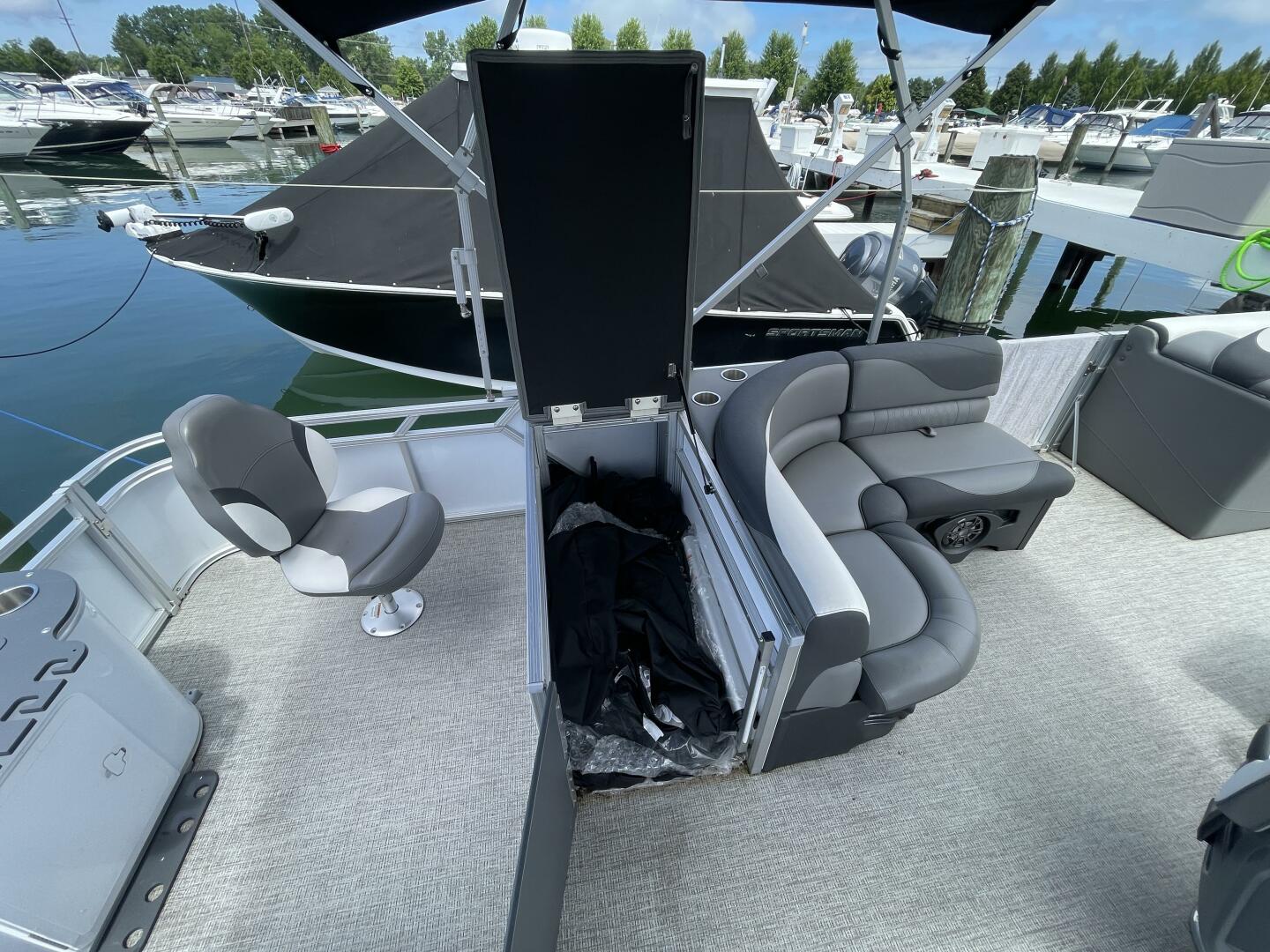 Slide: The Image of Tahoe LTZ 2385 Rear Fish 2023 - 21