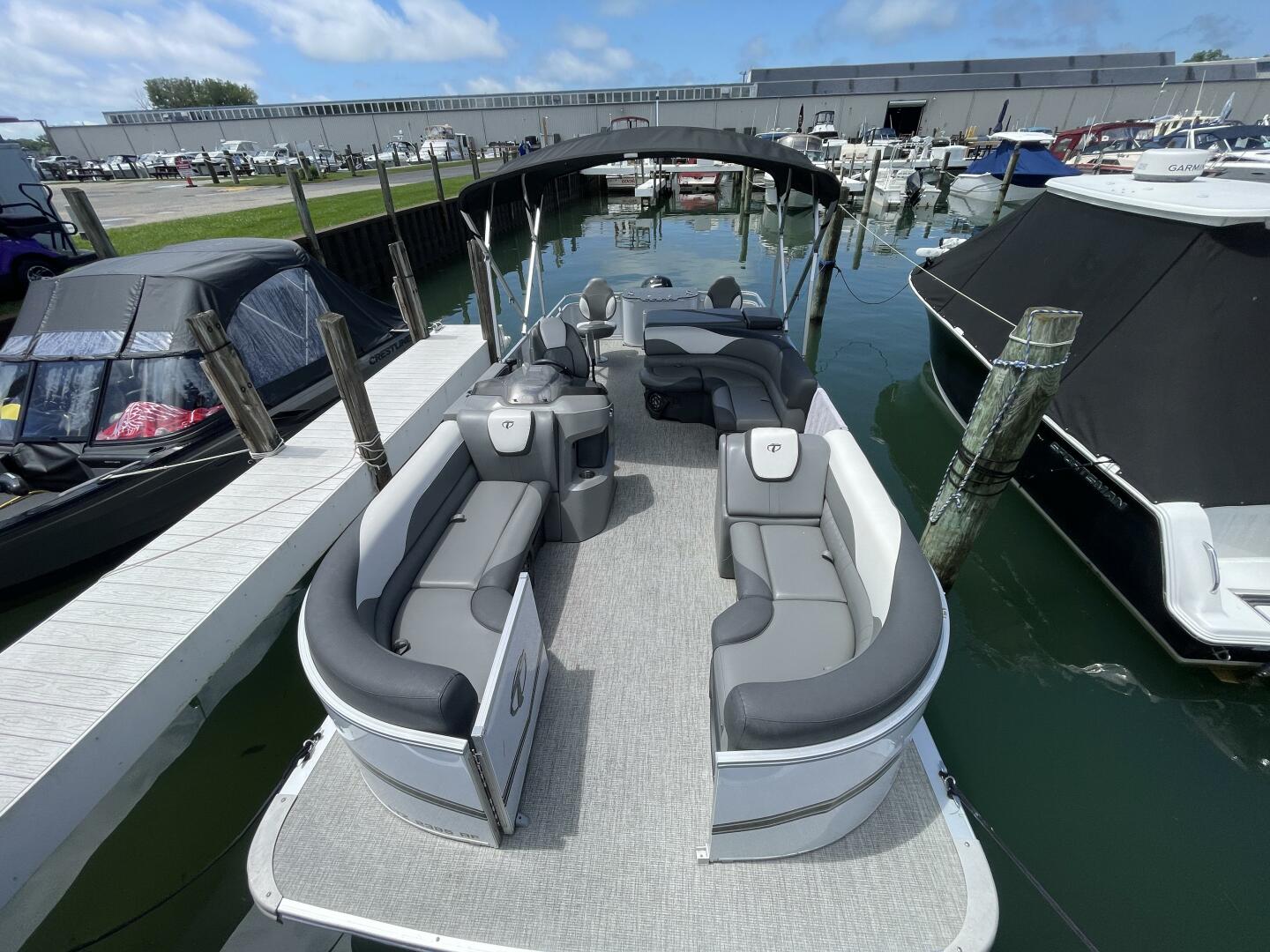 Slide: The Image of Tahoe LTZ 2385 Rear Fish 2023 - 3