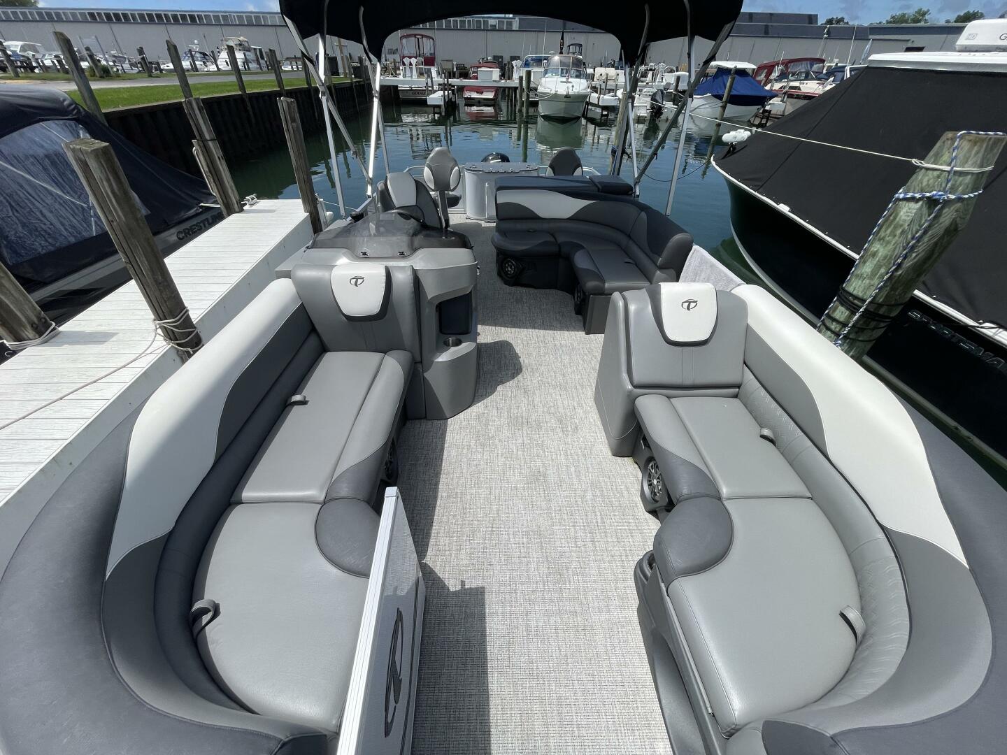 Slide: The Image of Tahoe LTZ 2385 Rear Fish 2023 - 4