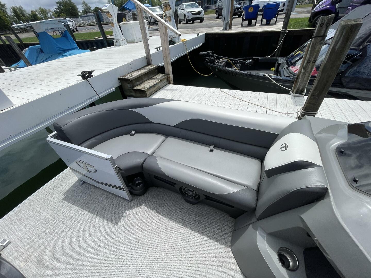 Slide: The Image of Tahoe LTZ 2385 Rear Fish 2023 - 5