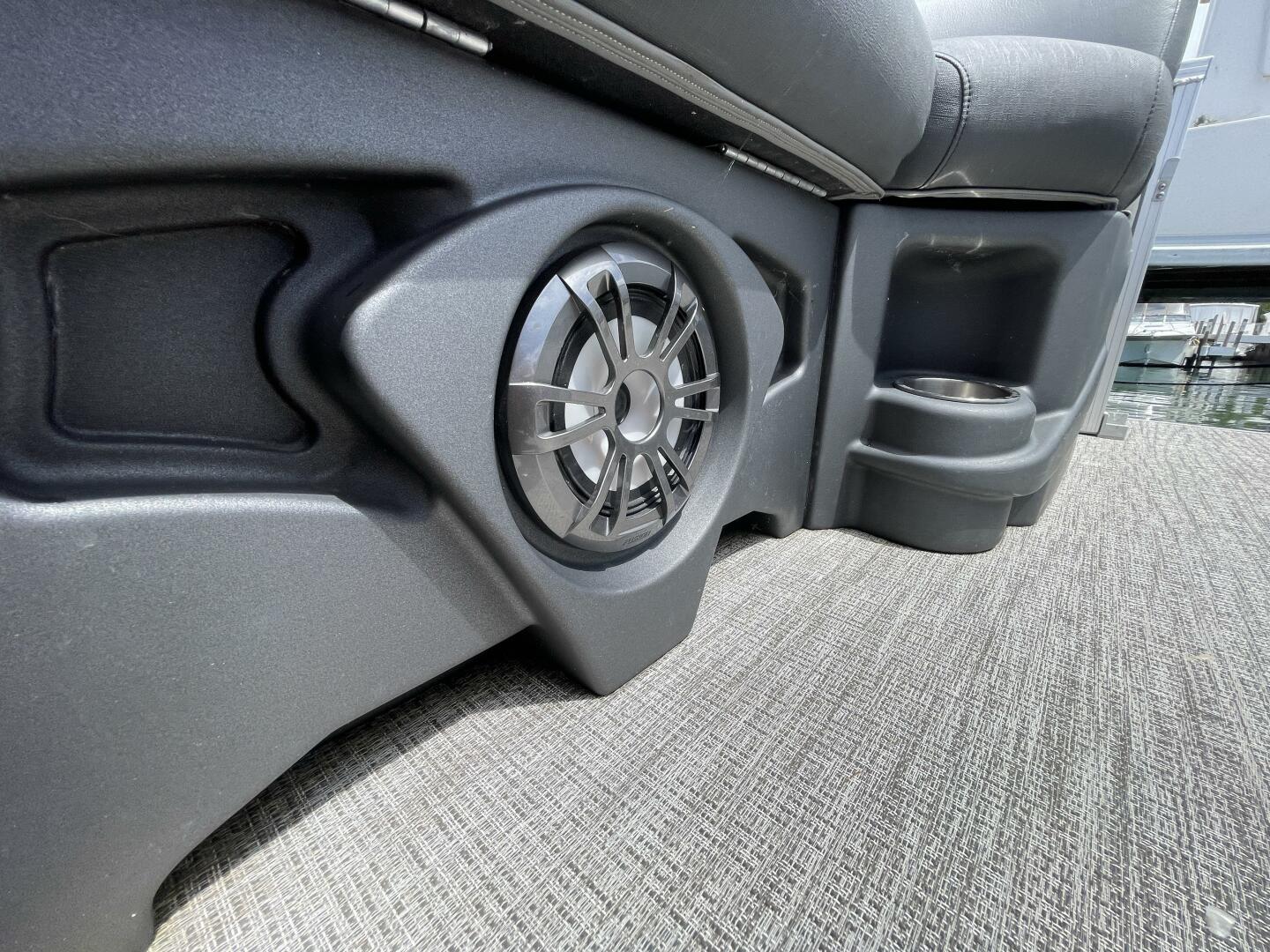 Slide: The Image of Tahoe LTZ 2385 Rear Fish 2023 - 6