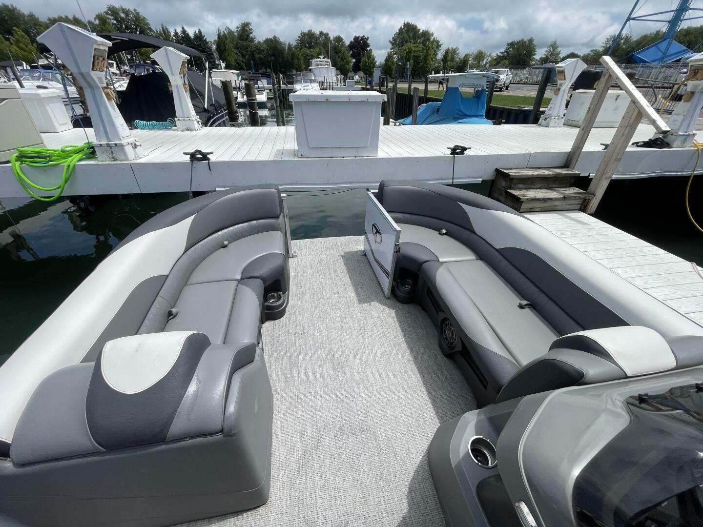 Slide: The Image of Tahoe LTZ 2385 Rear Fish 2023 - 9