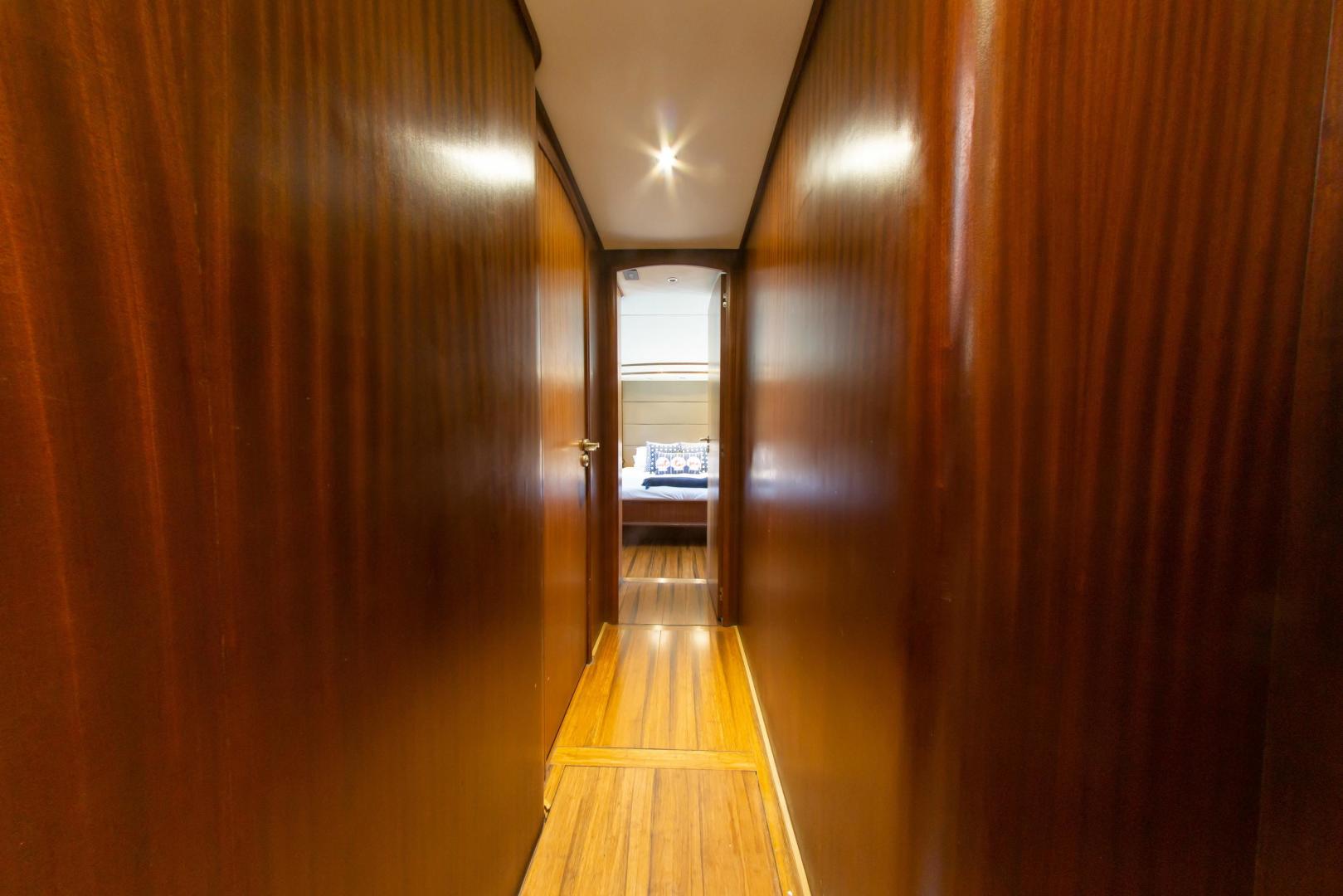 Slide: The Image of Tango COCKPIT MOTOR YACHT 2008 - 3351590