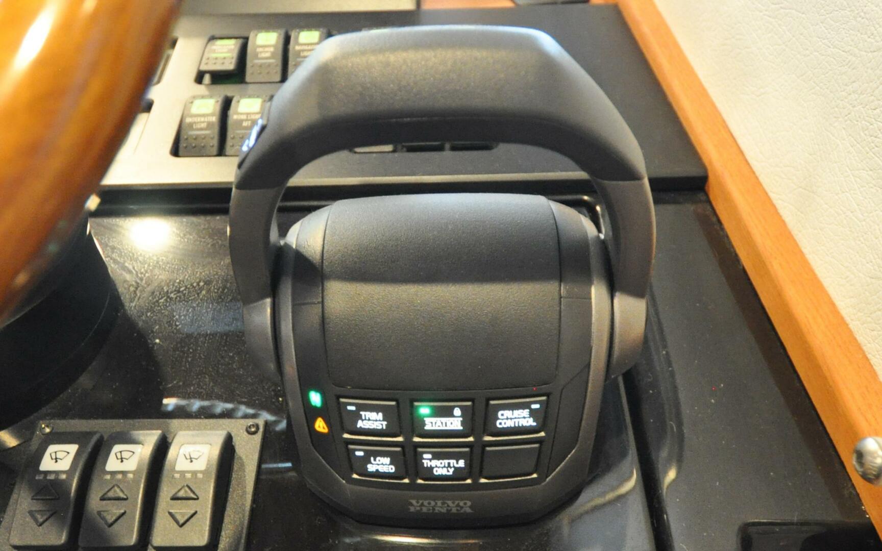 Slide: The Image of Targa 32   007   Offered For Sale   655 - 4301998