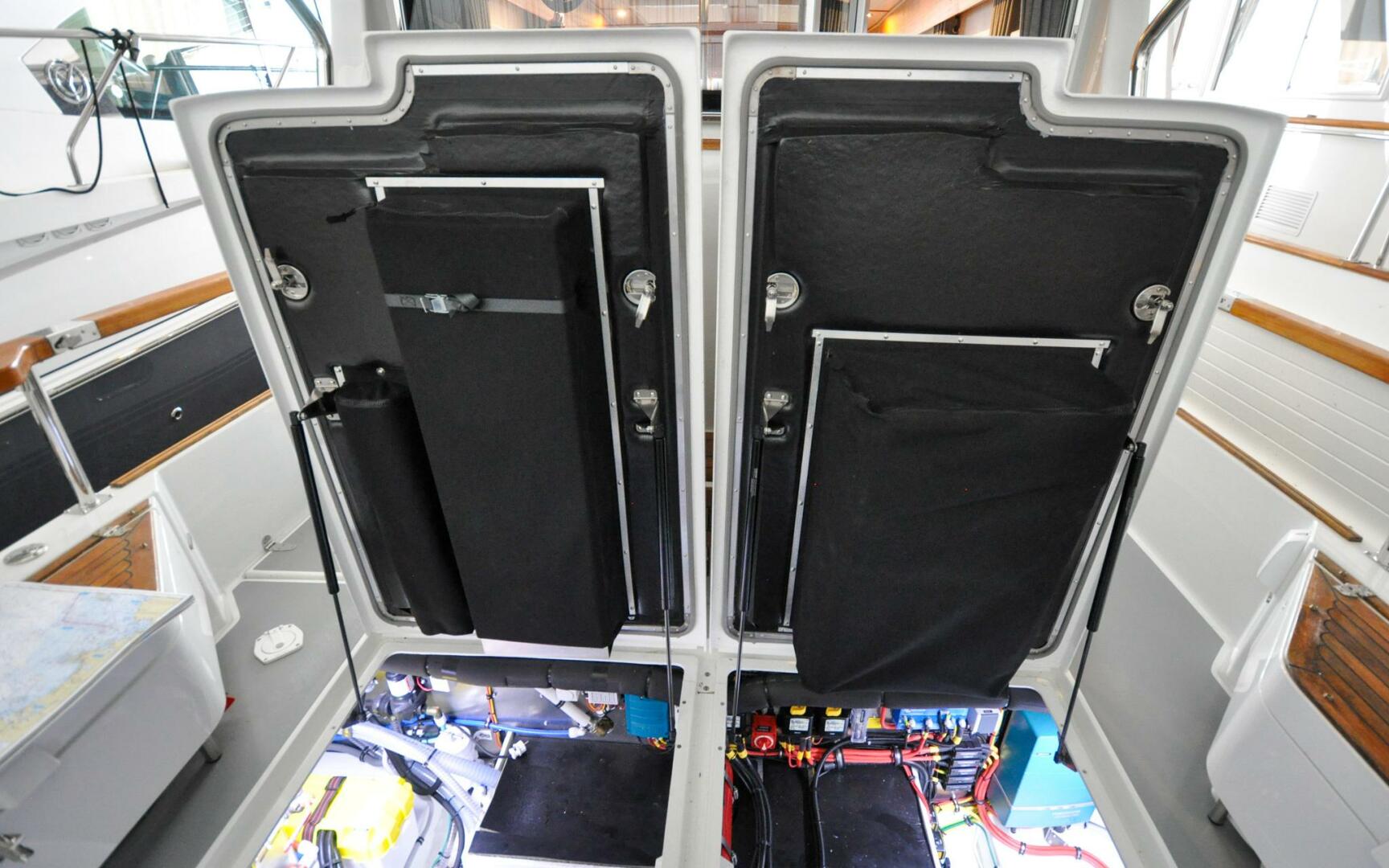 Slide: The Image of Targa 32   007   Offered For Sale   694 - 4302058