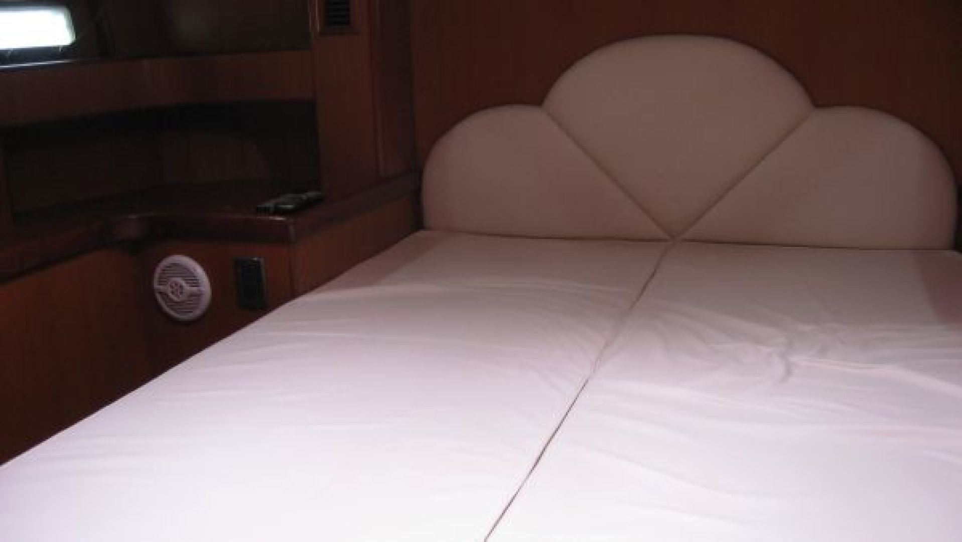 Slide: The Image of Master Berth Aft - Full Walk Around - 1110941