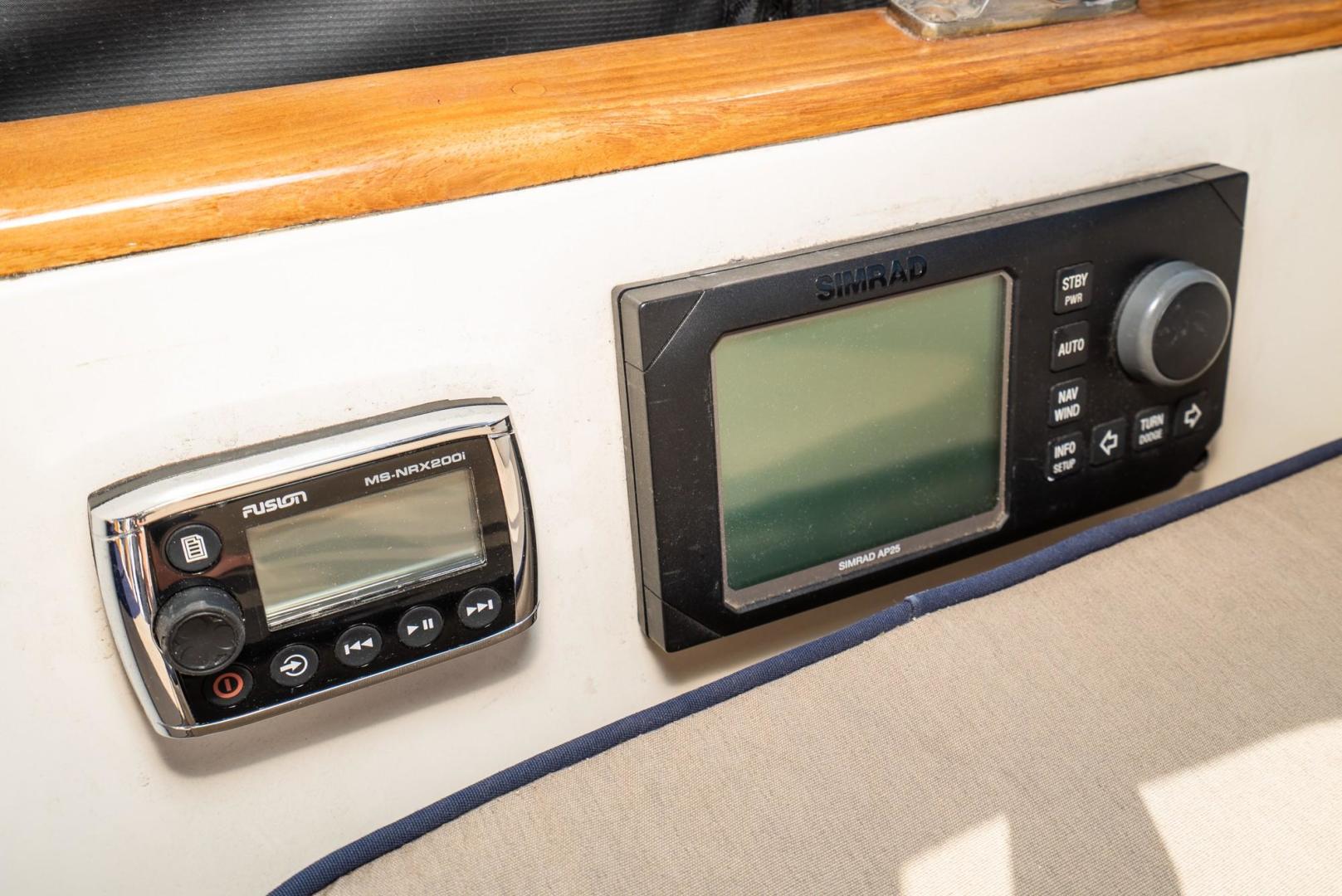 Slide: The Image of Tayana 58 Deck Saloon 2006 - 1110981