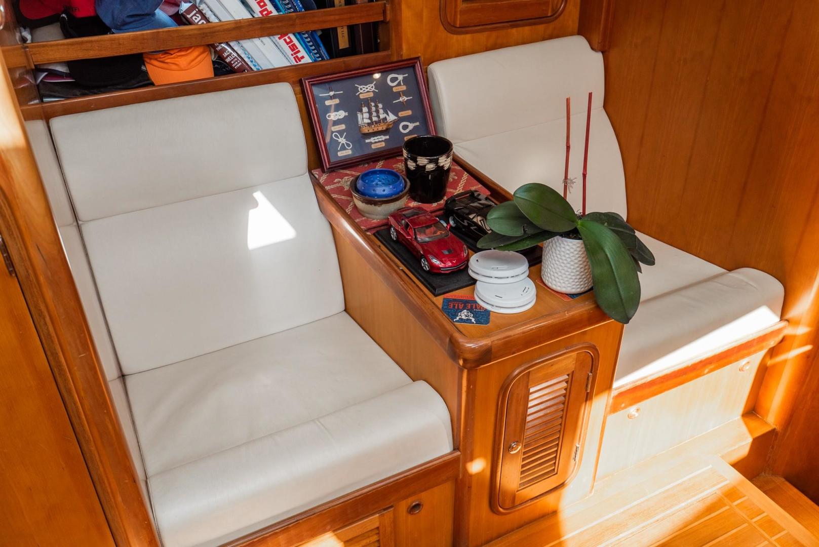 Slide: The Image of Tayana 58 Deck Saloon 2006 - 1110989