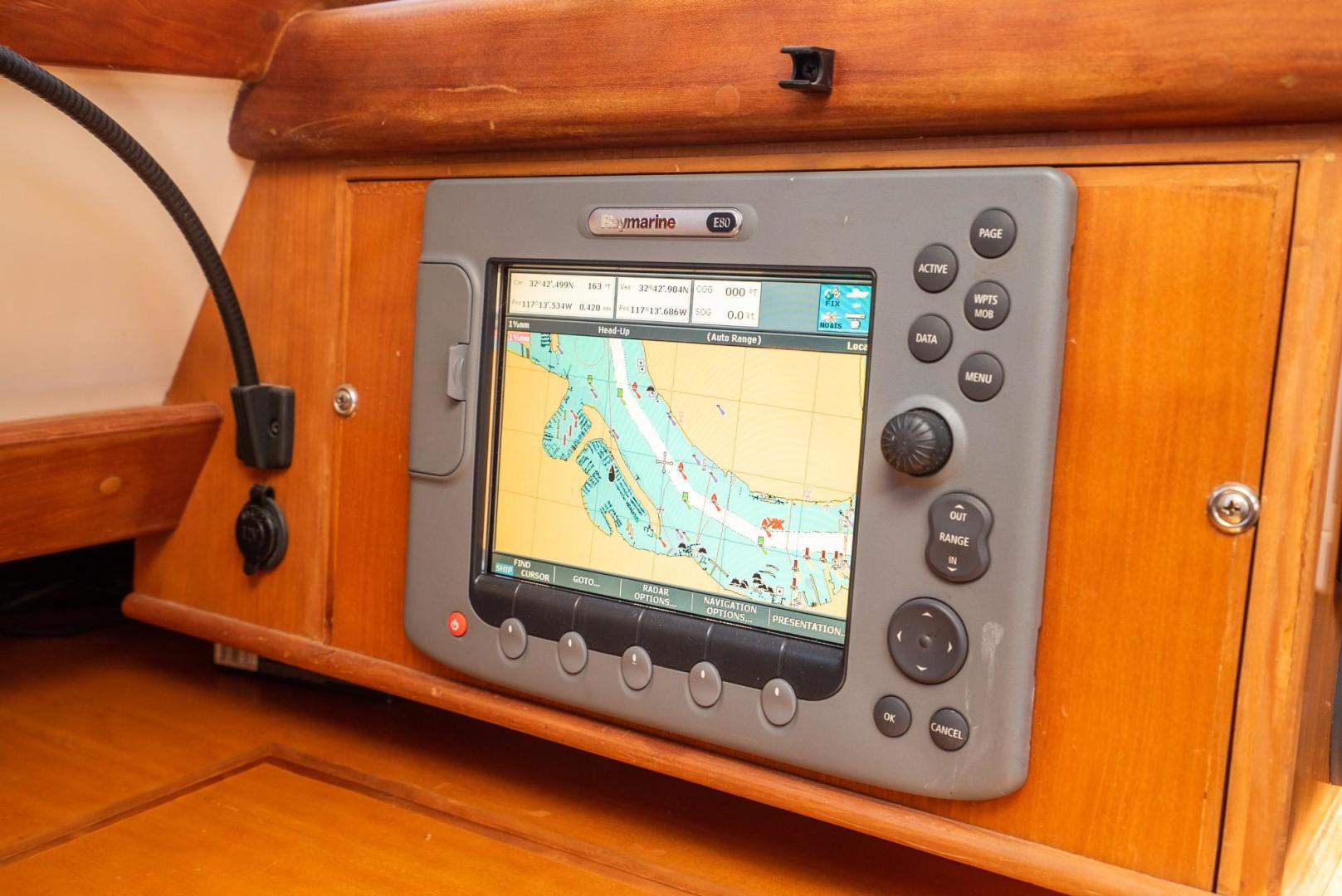 Slide: The Image of Tayana 58 Deck Saloon 2006 - 1110991