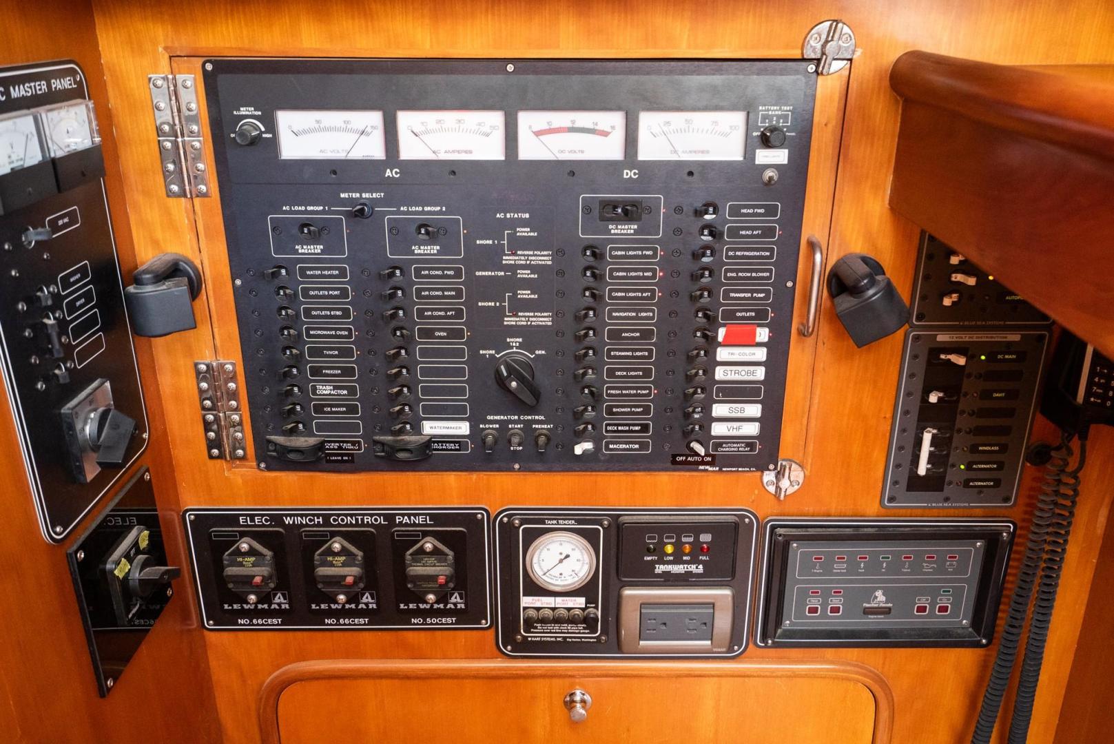 Slide: The Image of Tayana 58 Deck Saloon 2006 - 1110992