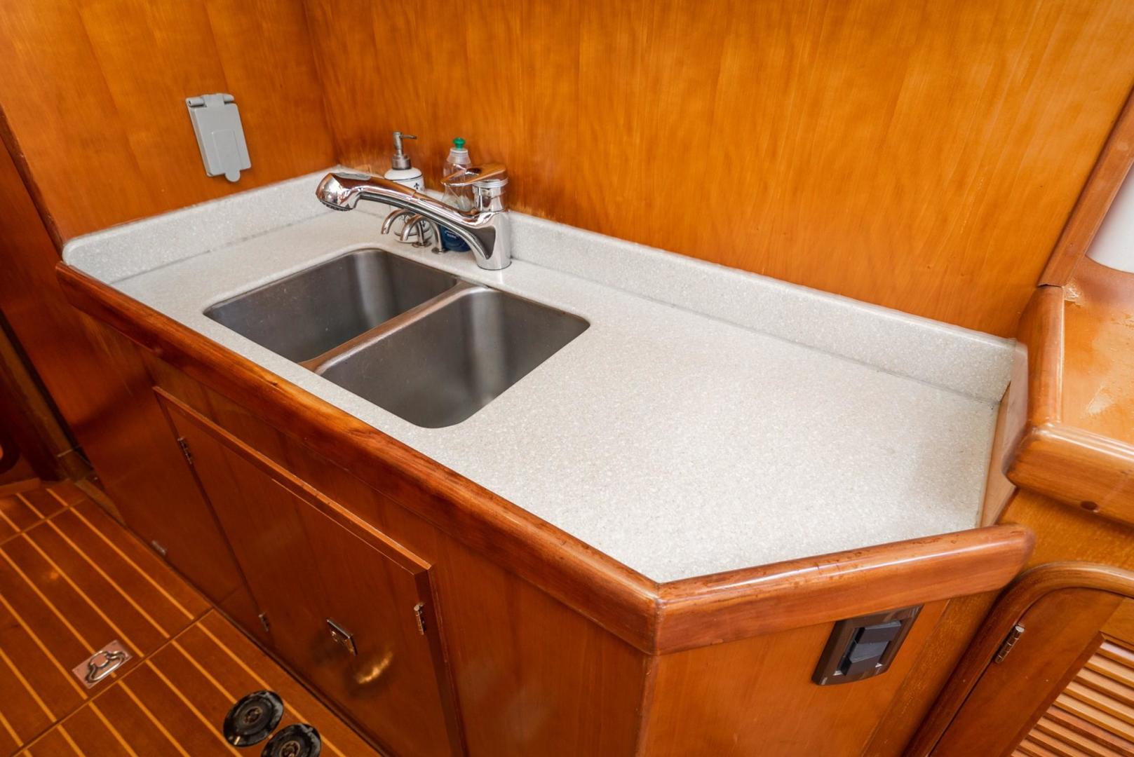 Slide: The Image of Tayana 58 Deck Saloon 2006 - 1110997