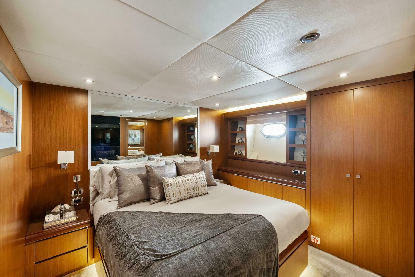 Slide: The Image of 2006 Tecnomar 35 Nadara - VIP Queen Stateroom - 4112719