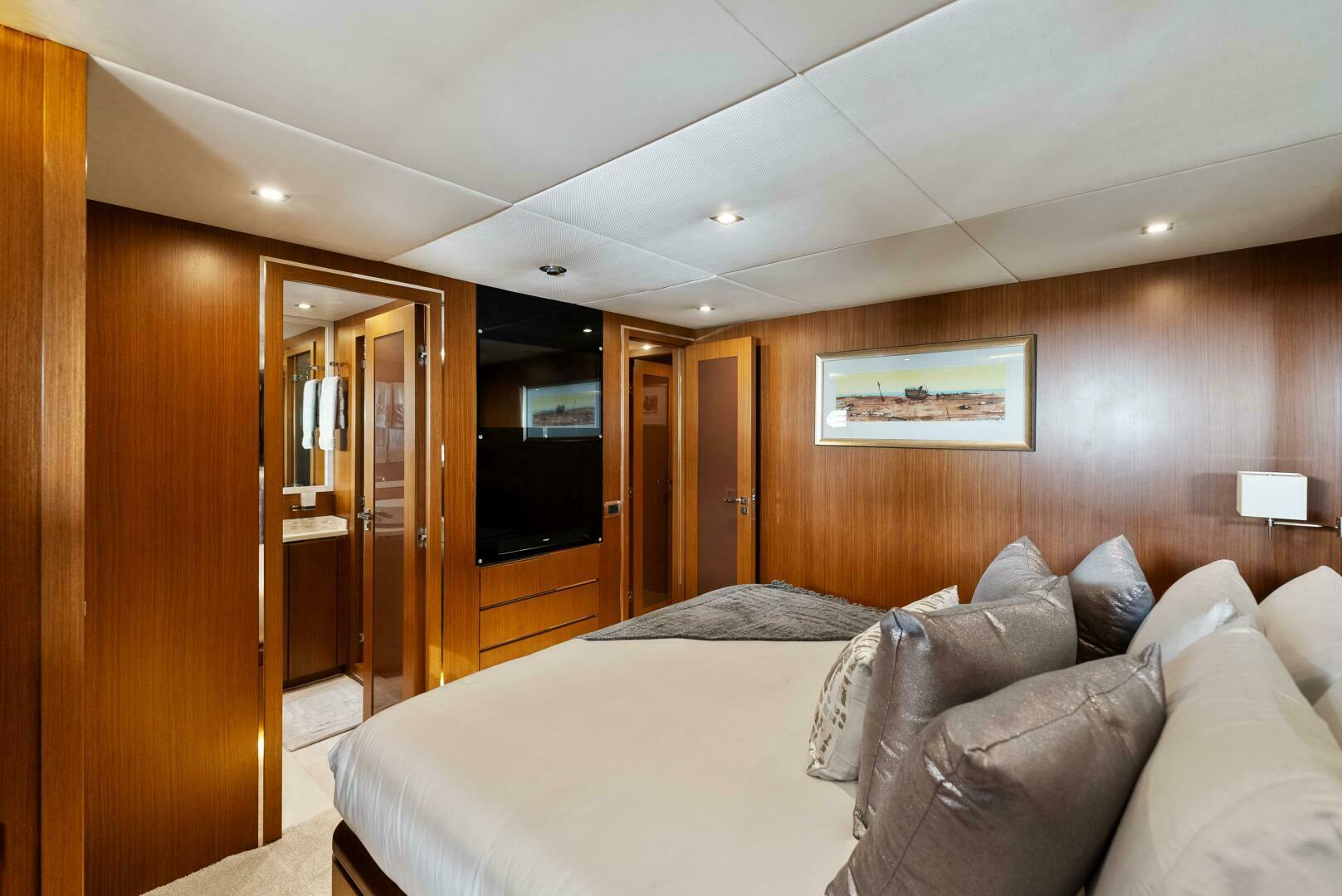 Slide: The Image of 2006 Tecnomar 35 Nadara - VIP Queen Stateroom - 4112720