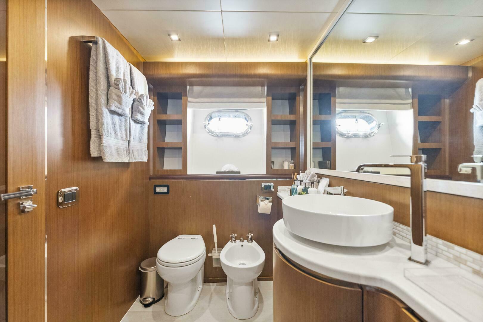 Slide: The Image of 2006 Tecnomar 35 Nadara - VIP Queen Stateroom Head - 4112721
