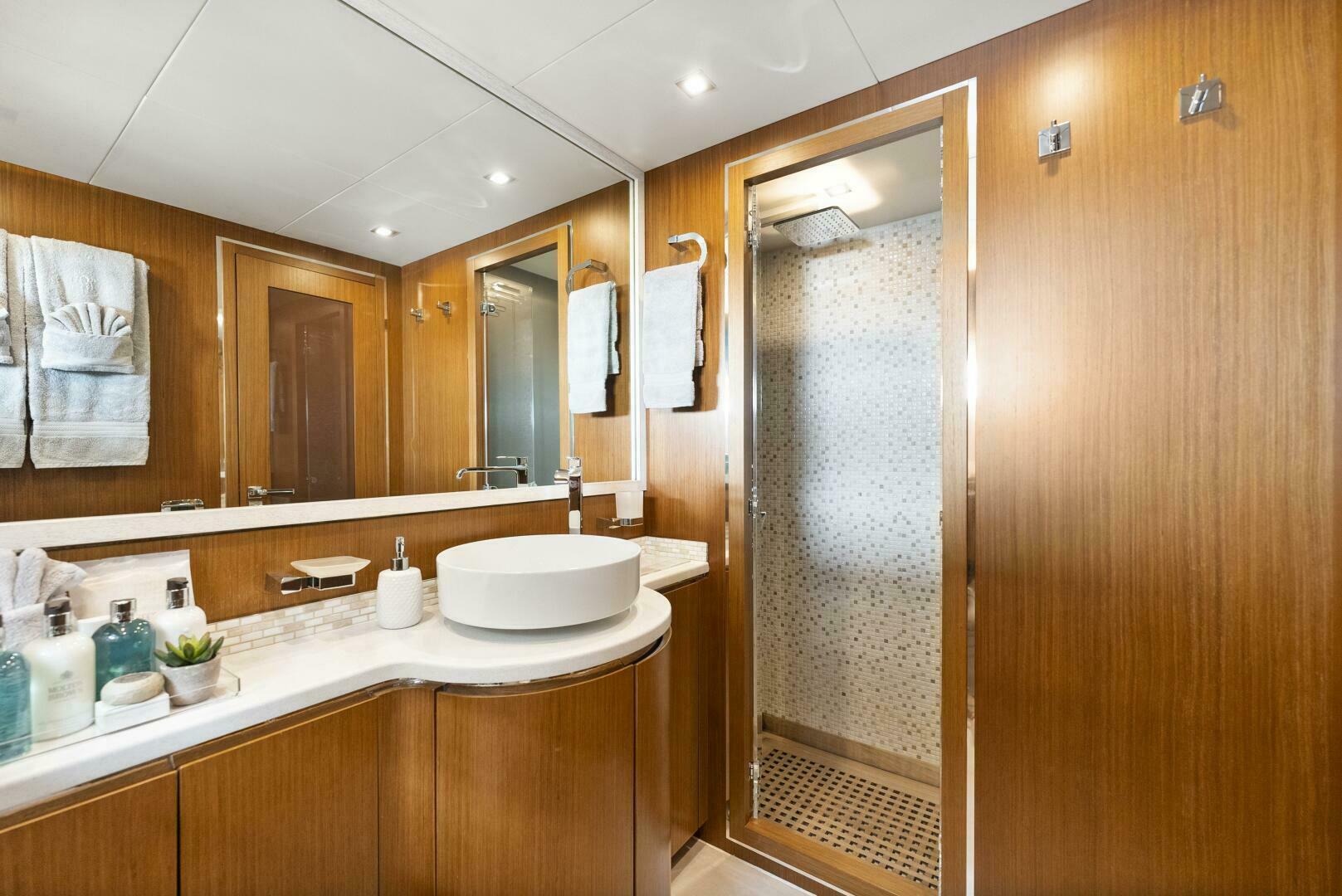 Slide: The Image of 2006 Tecnomar 35 Nadara - VIP Queen Stateroom Head - 4112722