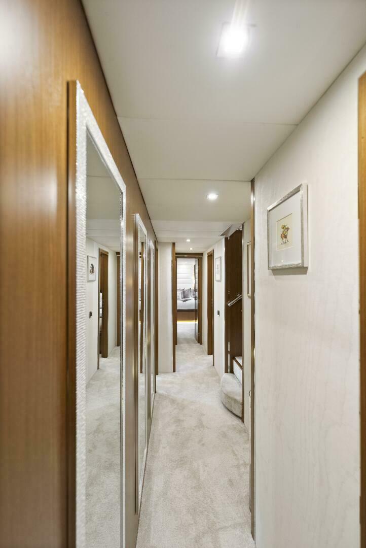 Slide: The Image of 2006 Tecnomar 35 Nadara - Lower accommodations hallway - 4112731