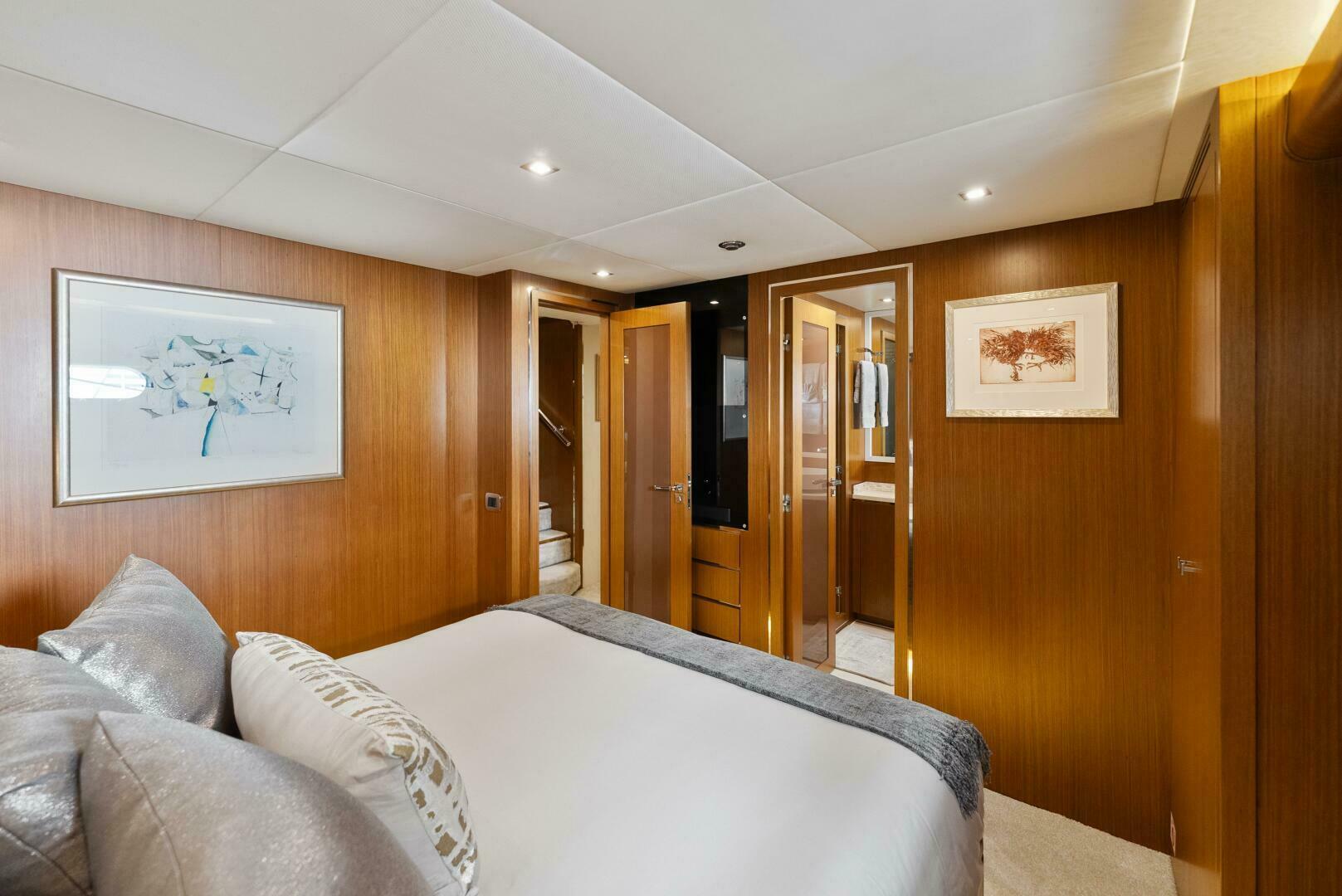 Slide: The Image of 2006 Tecnomar 35 Nadara - VIP Queen Stateroom - 4112735