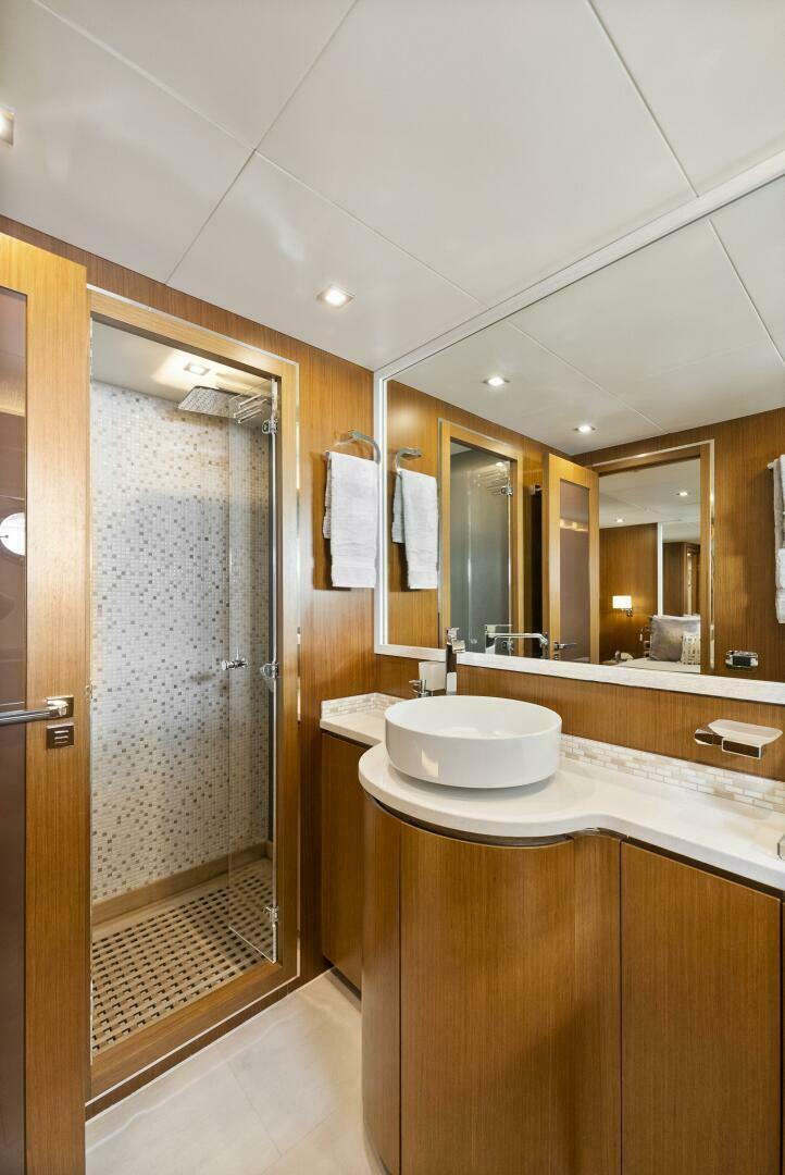 Slide: The Image of 2006 Tecnomar 35 Nadara - VIP Queen Stateroom Head - 4112739