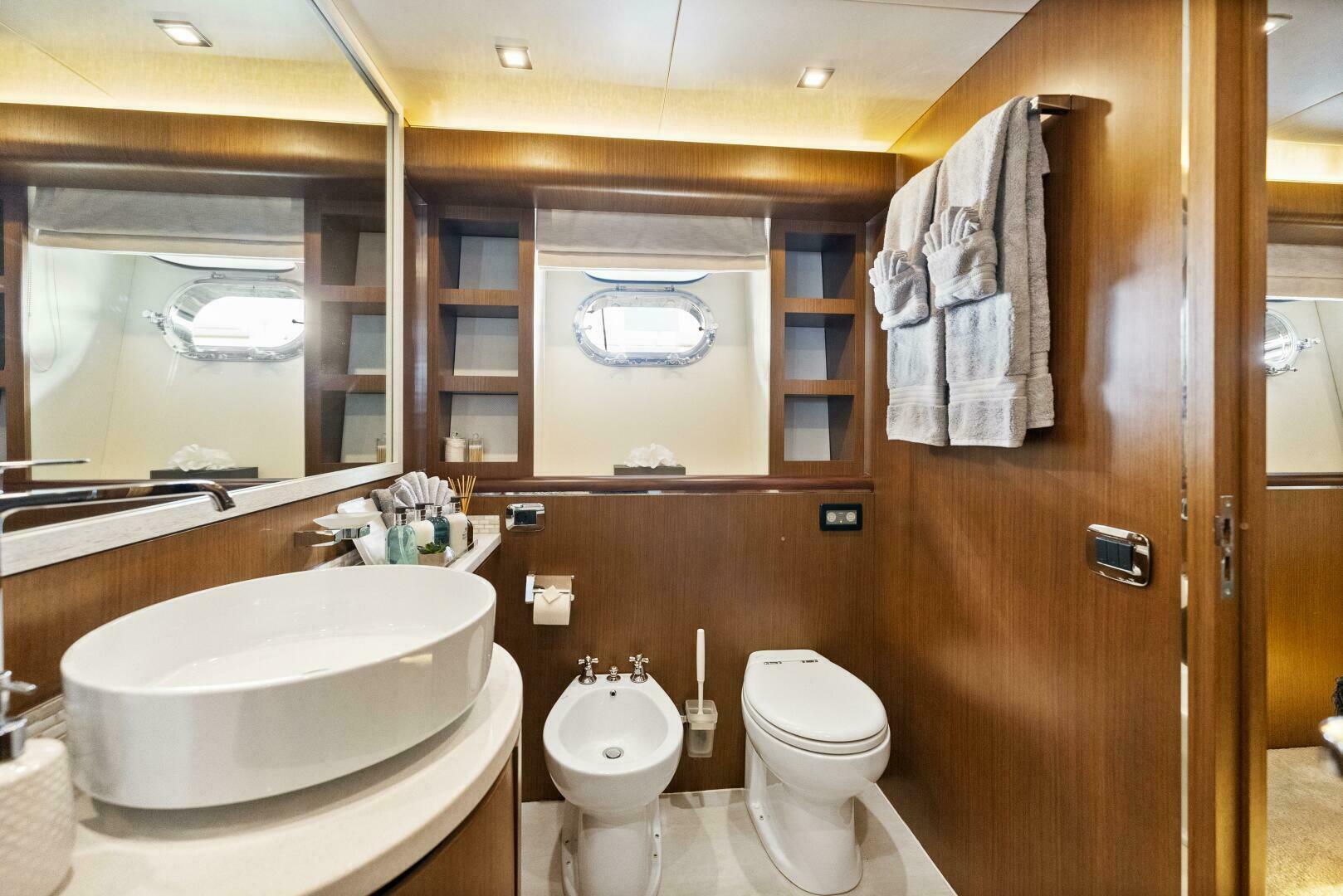 Slide: The Image of 2006 Tecnomar 35 Nadara - VIP Queen Stateroom Head - 4112738