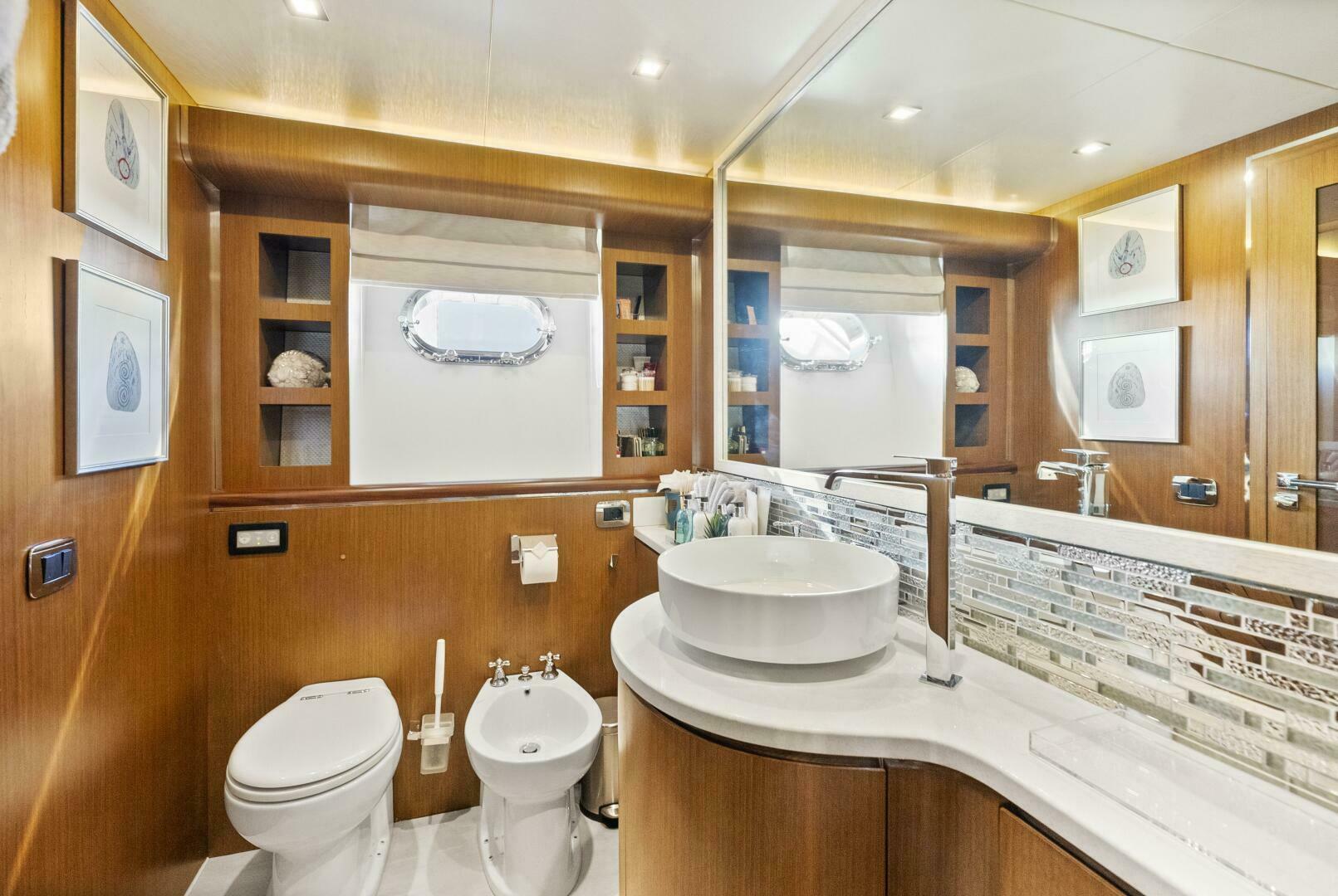 Slide: The Image of 2006 Tecnomar 35 Nadara - VIP Stateroom head - 4112744