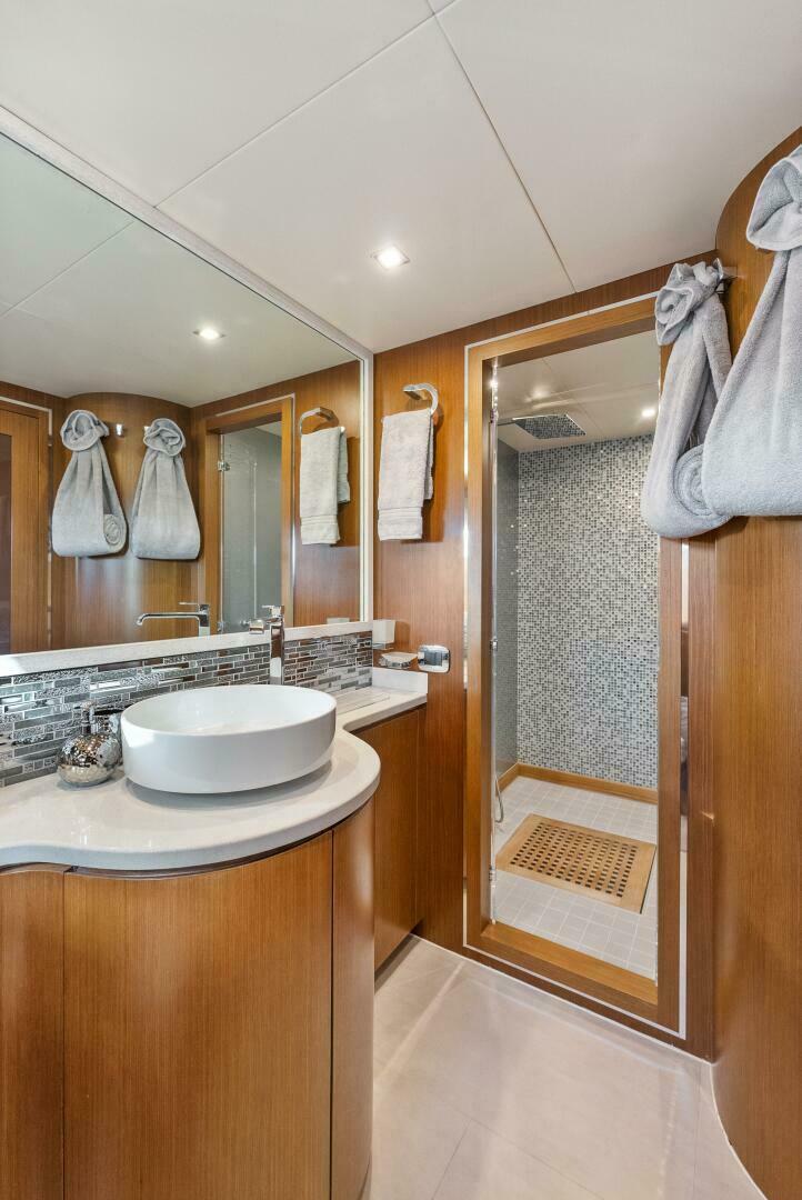 Slide: The Image of 2006 Tecnomar 35 Nadara - VIP Stateroom head - 4112745
