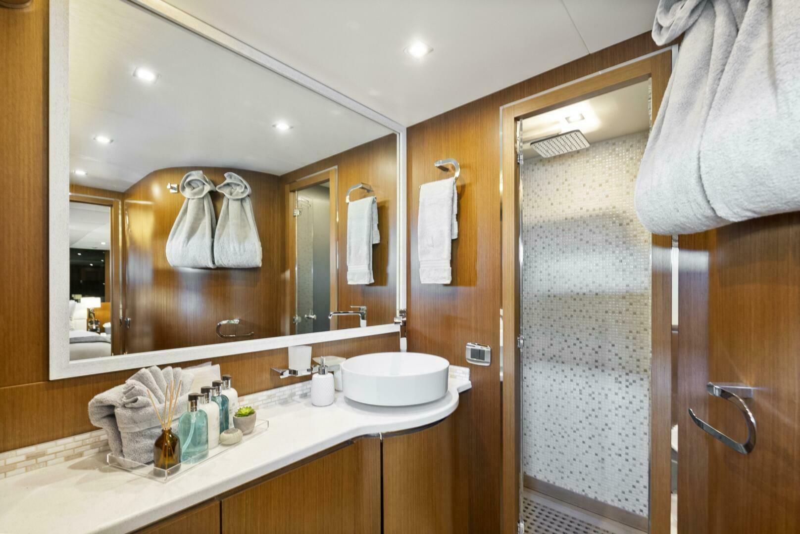 Slide: The Image of 2006 Tecnomar 35 Nadara - Twin stateroom Head - 4112751