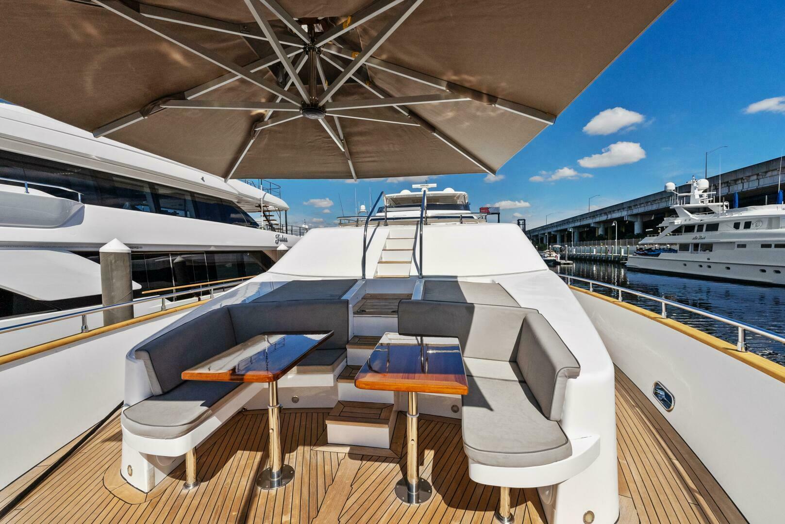 Slide: The Image of 2006 Tecnomar 35 Nadara - Bow seating - 4112794